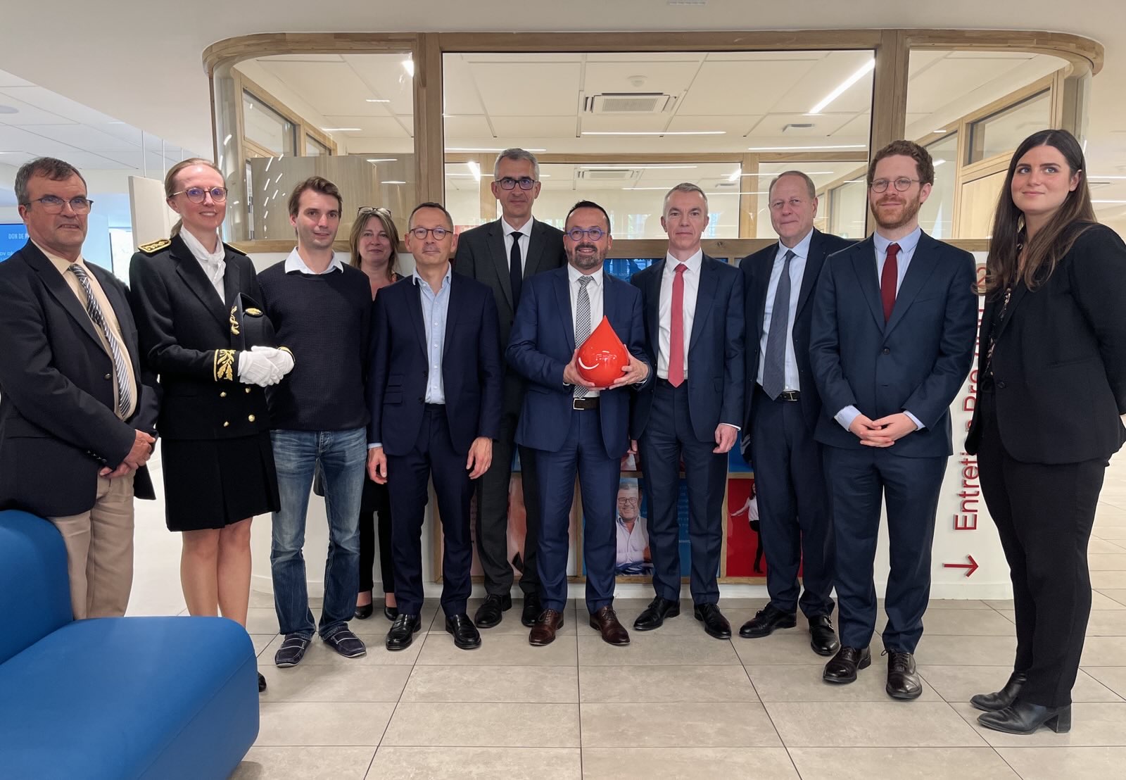 Visite du ministre de la santé et de l'accès aux soins, Yannick NEUDER, en présence du Président de l'EFS, Frédéric PACOUD, et du Directeur régional de l'EFS Ile-de-France, Stéphane NOEL